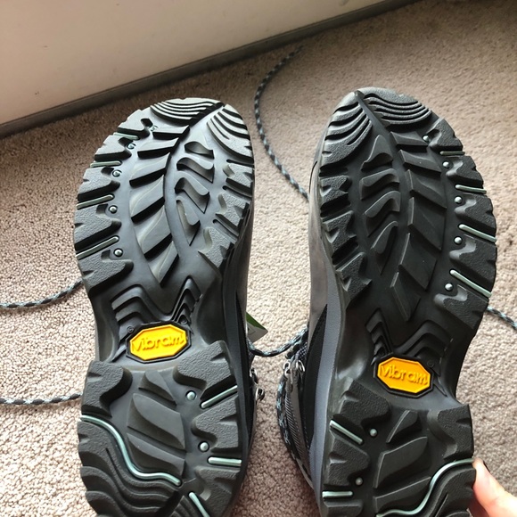 Columbia Titanium Waterproof women’s hiking boots - Picture 4 of 8